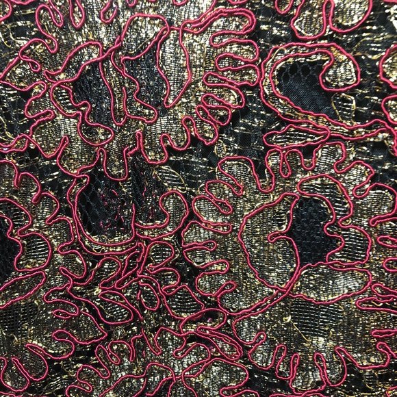 Carmen Marc Valvo Golden Leaf Gown w/Red Piping - Picture 5 of 9